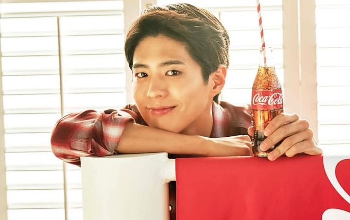 Bukan Irene, Park Bo Gum Dipasangkan dengan Member Red Velvet Ini di Iklan Coca-Cola