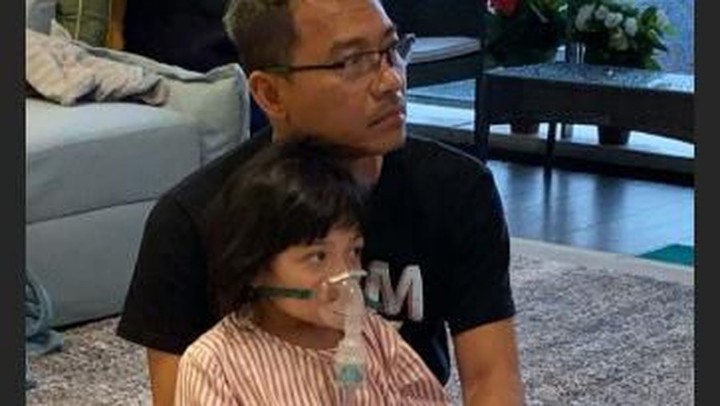 Arsy Pakai Selang Pernafasan