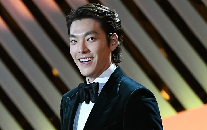 Kim Woo Bin Kejutkan Publik Tampil Gondrong dan Maskulin di Pemotretan Baru