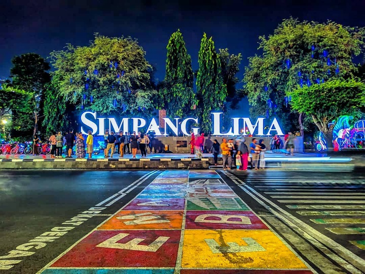 Simpang Lima, Pusat Kota Semarang Yang Jadi Titik Kumpul Warga Saat Tahun Baru