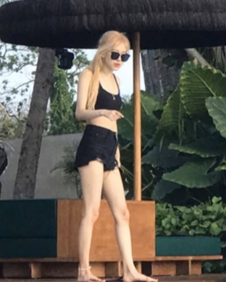 Beredar Foto Rose BLACKPINK di Bali, Bodi Kelewat Kurus Jadi Sorotan