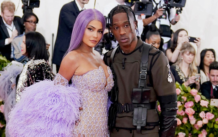 Travis Scott Akui Masih Cinta Tapi Harus Putus Dari Kylie Jenner Ini Sebabnya [ 452 x 720 Pixel ]