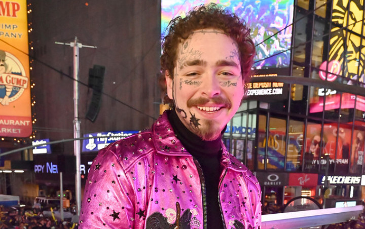 Viral Foto-Foto Post Malone Jatuh dari Panggung Gara-Gara Fans