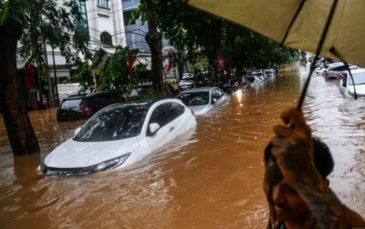 Mobil Rusak Akibat Bencana Banjir, Simak Cara Pengajuan Klaim Asuransi