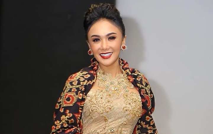 Yuni Shara menyampaikan tanggapannya saat tahu postingannya membagikan potret OOTD ketika situasi banjir menjadi trending di Twitter dan panen pujian dari warganet