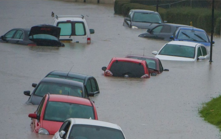 Mobil Terendam Banjir, Simak Biaya Yang Harus Disiapkan Untuk Service