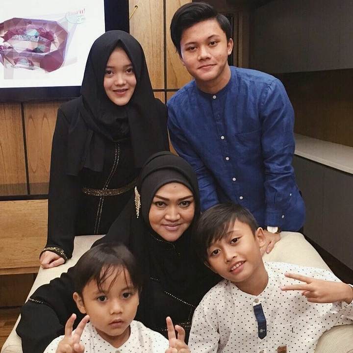 Lina dan Keempat Anak Sule