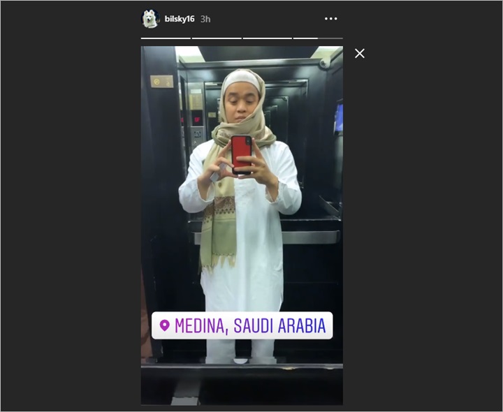 Billy Syahputra Umrah di Tanah Suci