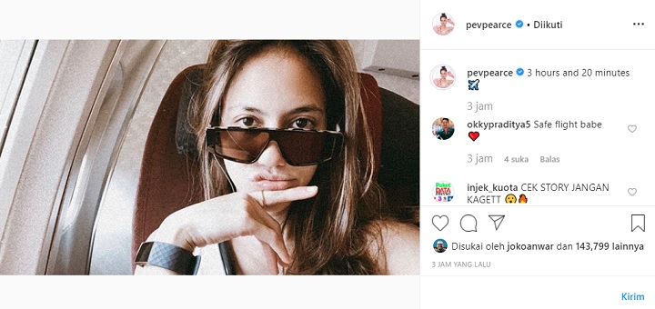 Postingan Instagram Pevita Pearce Saat di Pesawat