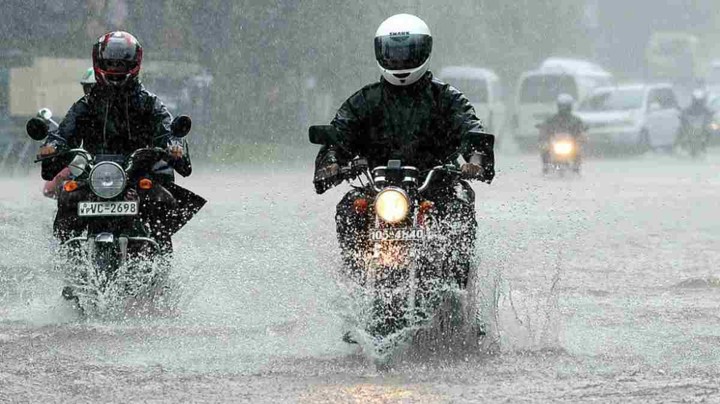 Selalu Tingkatkan Kewaspadaan dan Waspadai Genangan Air Saat Berkendara di Bawah Hujan