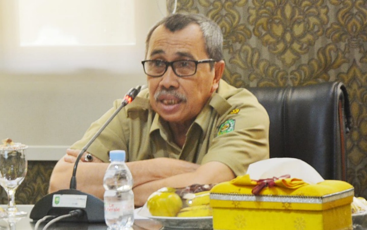 Punya Julukan 'Family Man', Gubernur Riau Lantik Keluarga Sendiri Jadi Pejabat