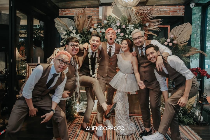 Bahagia Bareng Sahabat di Hari Pernikahan, Ada Adipati Dolken Loh