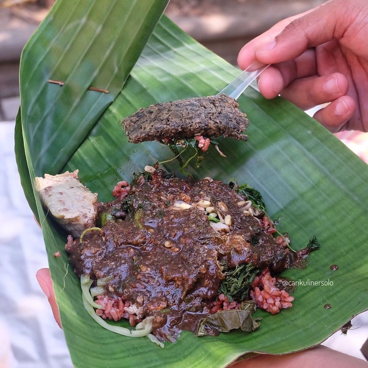 Pecel Ndeso Khas Solo Yang Pakai Wijen Hitam Dalam Bumbunya
