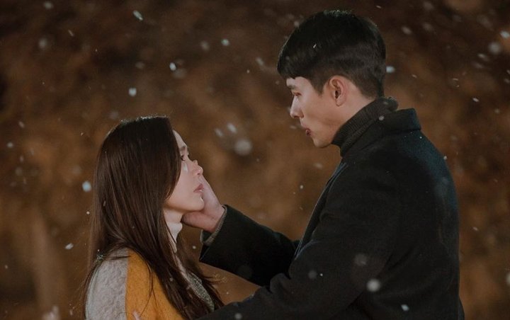 Hyun Bin dan Son Ye Jin Bolak-Balik Syuting Kecupan Bibir di Crash Landing On You