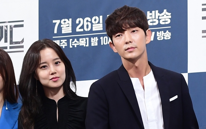 Lee Jun Ki dan Moon Chae Won Reuni Jadi Suami Istri di Flower of Evil tvN Lee Jun Ki dan Moon Chae Won Reuni Jadi Suami Istri di Flower of Evil tvN