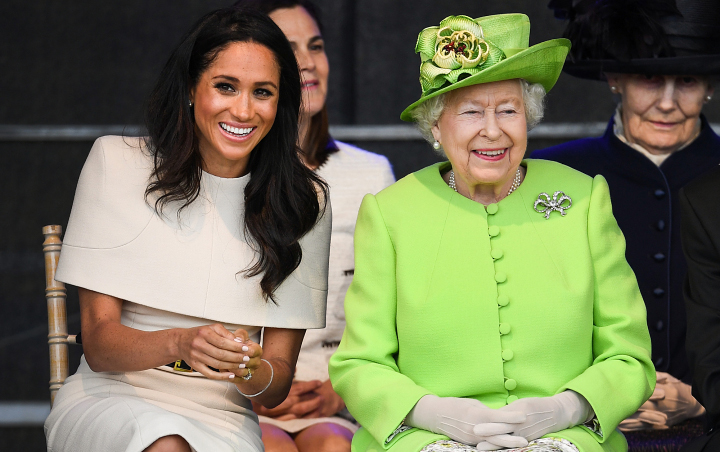 Ratu Elizabeth Disebut Paksa Meghan Markle Kembalikan Perhiasan Kerajaan