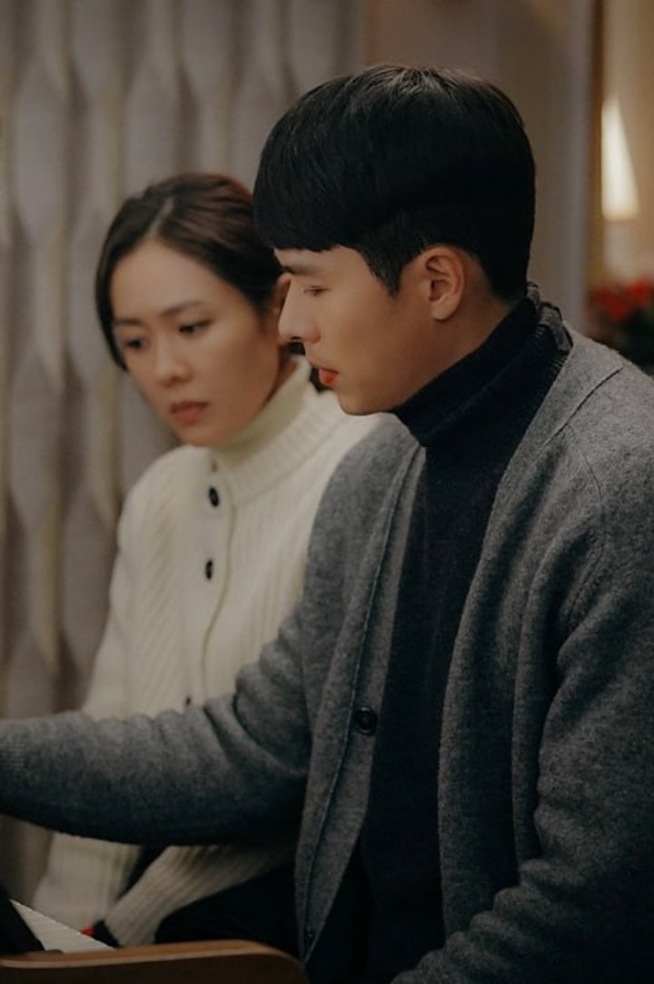 Hyun Bin dan Son Ye Jin Bakal Berbagi Momen Romantis yang Bikin Baper di \'Crash Landing on You\'