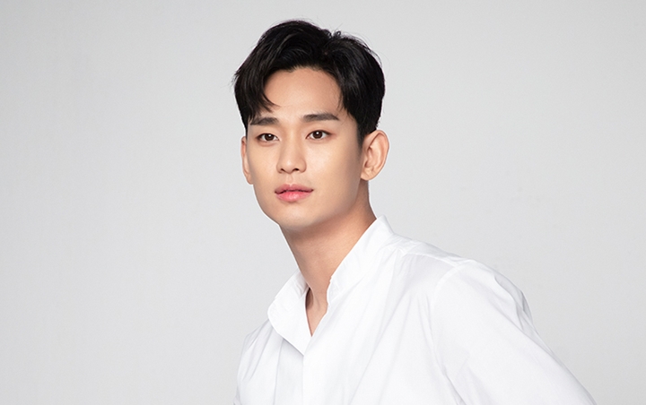 Kim Soo Hyun Foto Gokil Bareng Pasukan 'Gibah' di 'Crash Landing On You'