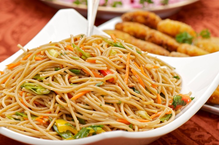 Makan Siu Mie (Mi Panjang) Saat Imlek Dipercaya Bisa Membuat Panjang Umur dan Mendatangkan Rezeki