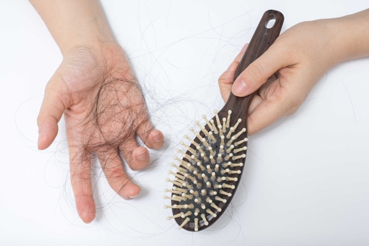 Minyak Ikan Ternyata Juga Bisa Mencegah Kerontokan Rambut Loh