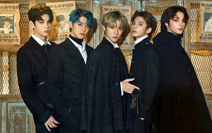 Fans SHINee Tidak Terima Lightstick TXT Punya Warna yang Persis Sama dengan Milik Mereka Fans SHINee Tidak Terima Lightstick TXT Punya Warna yang Persis Sama dengan Milik Mereka