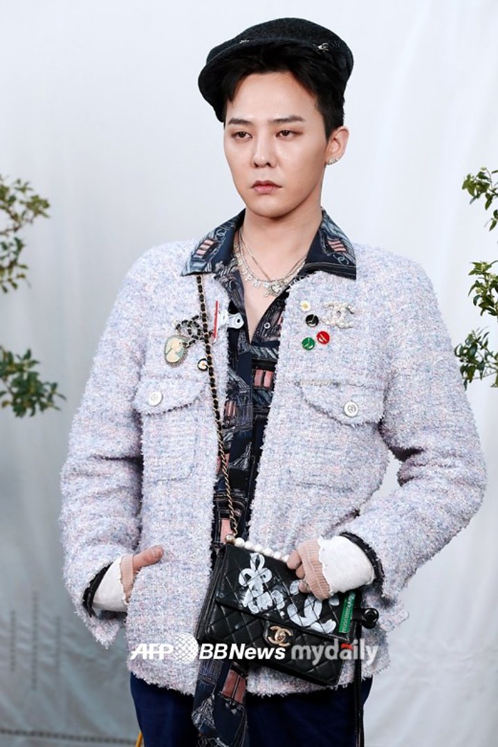 G-Dragon Tuai Pujian Sekaligus Komentar Sinis Usai Kenakan Pakaian Cewek di Paris Fashion Week