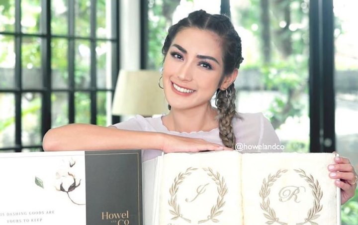 Jessica Iskandar Fitting Gaun Pengantin Bareng Sahabat, Kembali Tuai Protes Badan Kelewat Kurus