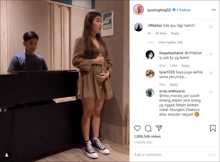 Ayu Ting Ting Dikira Hamil Ketika Berkali-Kali Pegang Perut Saat Latihan Vokal