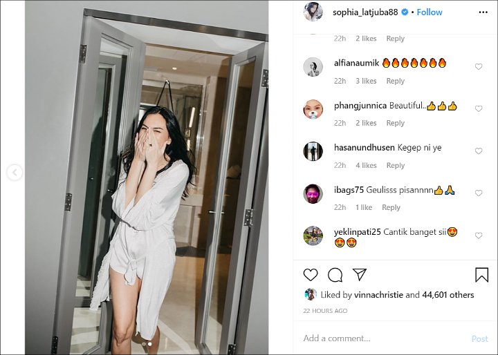 Sophia Latjuba Tampil Seksi Saat Pakai Baju Tidur Tuai Respon Begini