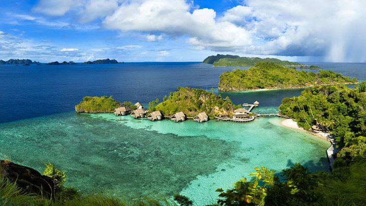 Menginap Di Misool Eco Resort Saat Berlibur Di Raja Ampat Tentu Pilihan Yang Pas Banget