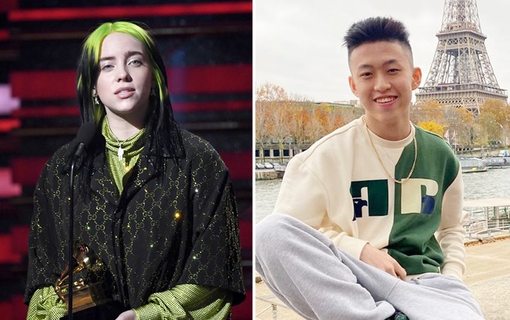 Foto Bareng Billie Eilish, Posisi Tangan Rich Brian Bikin Salah Paham