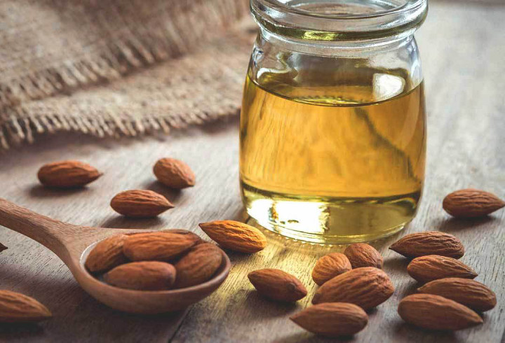 Minyak Almond yang Kaya Vitamin E Bisa Membuat Leher Gelap Jadi Cerah
