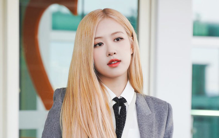 Rose BLACKPINK Kaget Pengawalnya Jatuh, Reaksi Imut Curi Perhatian