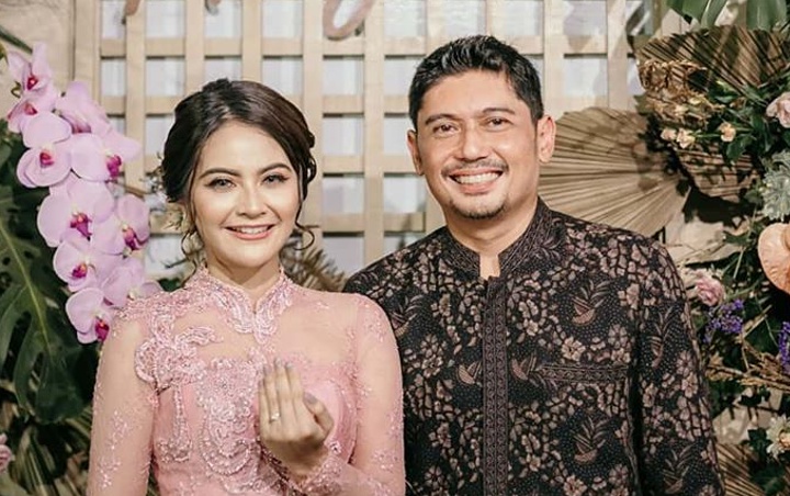 Tiwi meminta sang calon suami agar menyampaikan niatan melamar pada sang putra, Reo, yang langsung memberikan reaksi malu-malu usai diminta persetujuan di depan keluarga besar.