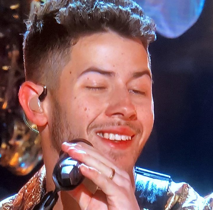 Noda Makanan di Gigi Nick Jonas Ini Bikin Heboh Saat Tampil di Grammy Awards 2020Noda Makanan di Gigi Nick Jonas Ini Bikin Heboh Saat Tampil di Grammy Awards 2020Noda Makanan di Gigi Nick Jonas Ini Bikin Heboh Saat Tampil di Grammy Awards 2020
