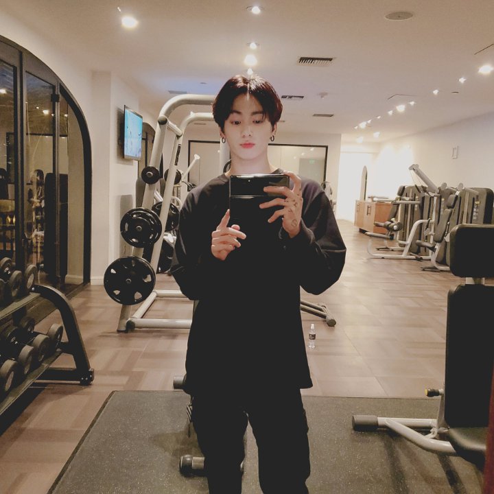 Jungkook BTS Posting Foto Diri Nya yang Sedang Berada Di GYM, Fans Belum Bisa Move on