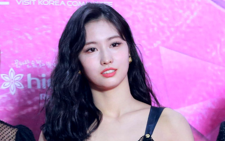 SMA 2020: Gaun Momo Terlalu Minim dan Mirip Lingerie, Stylist Twice Kena Hujat