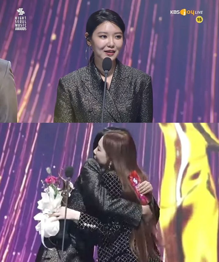 SMA 2020: Sooyoung dan Tae Yeon SNSD Bikin Terharu Lewat Interaksi Mereka di Panggung