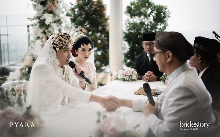 Menikah Dengan Disaksikan Oleh Gubernur Jawa Barat, Ridwan Kamil