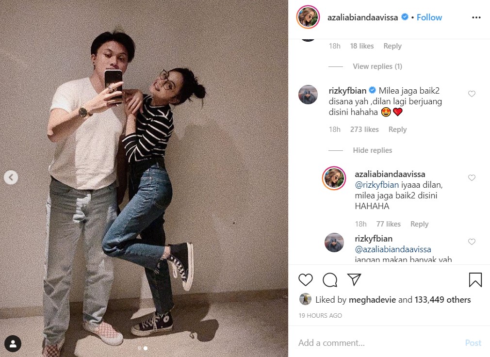 Rizky Febian Beri Gomalan Romantis Ala Dilan-Milea Untuk Sang Kekasih