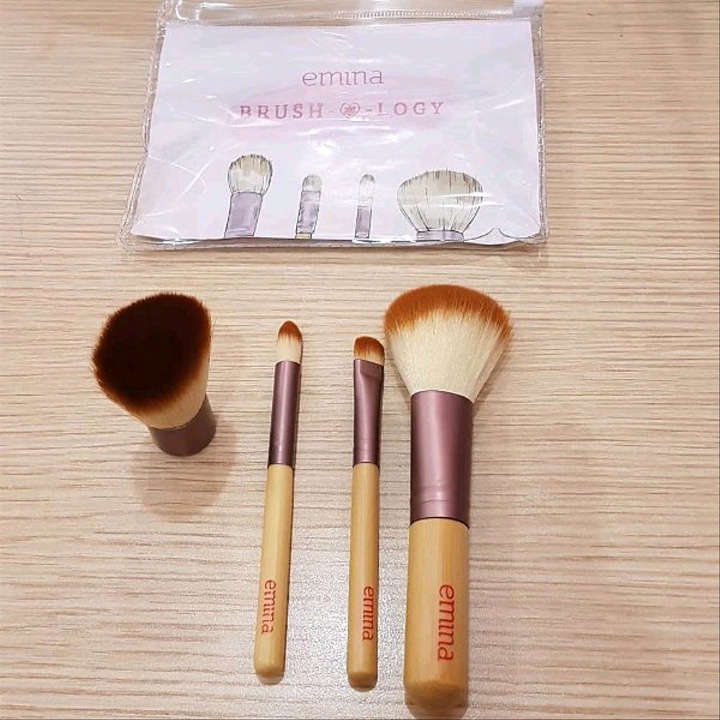 Emina Brush Set, Brand Lokal Yang Harganya Cocok Banget Di Kantong Remaja