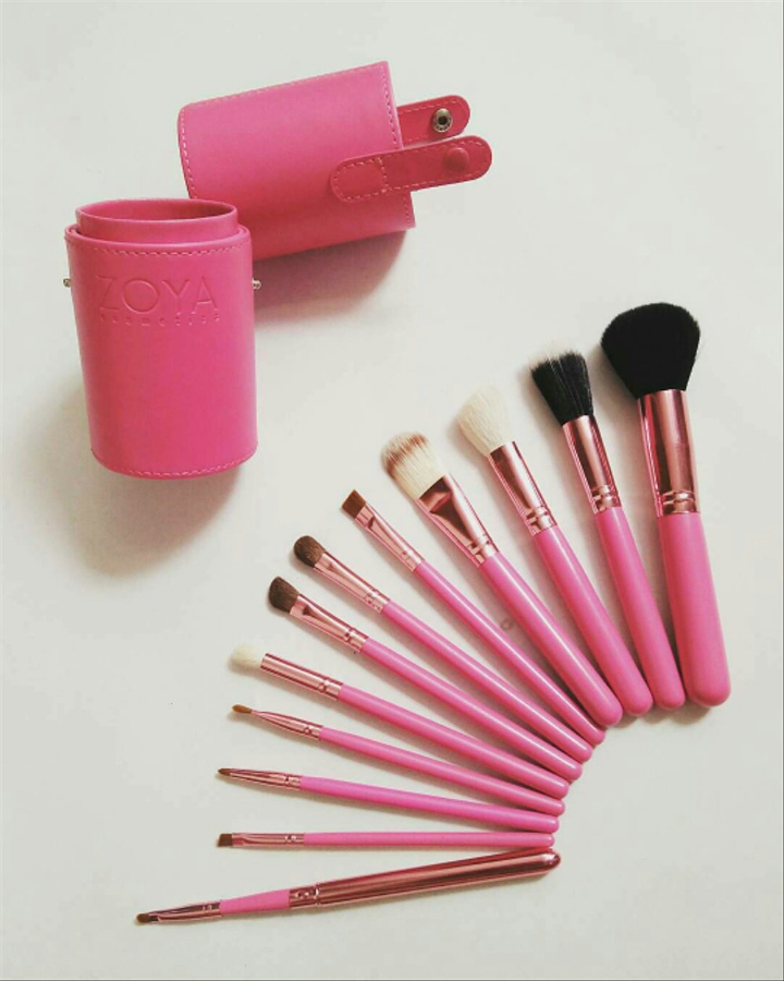 Zoya Cosmetics Brush Set 12 Pcs Yang Lengkap Banget Untuk Kebutuhan Sehari-hari