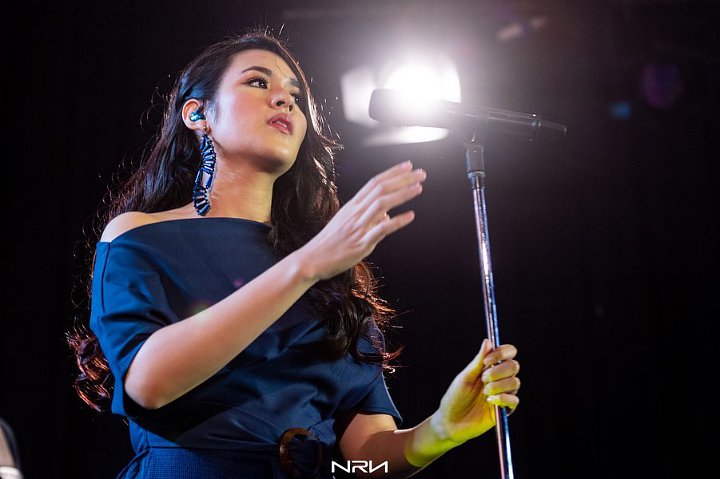 Raisa Saat Tampil di Atas Panggung