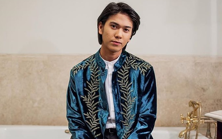 Iqbaal Ramadhan Minta Maaf Karena Ganggu Pengguna KRL Saat ...