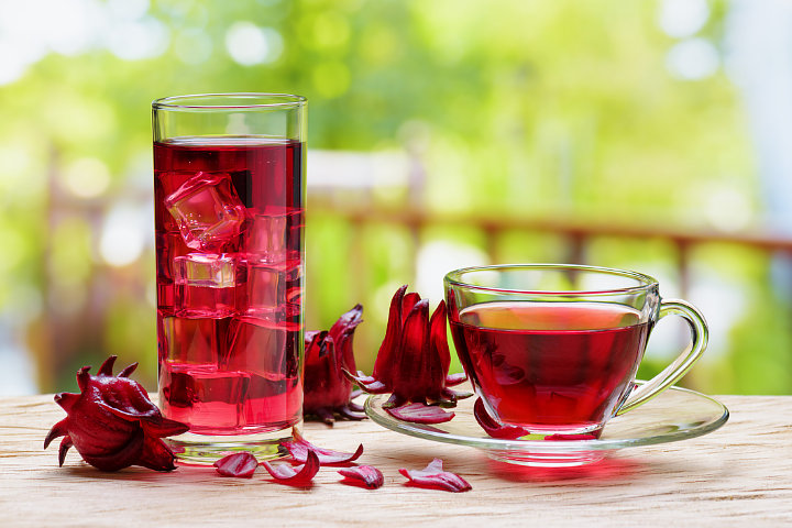 Teh Bunga Rosela Tak Hanya Lezat Saat Diminum, Namun Juga Memiliki Banyak Manfaat Untuk Tubuh