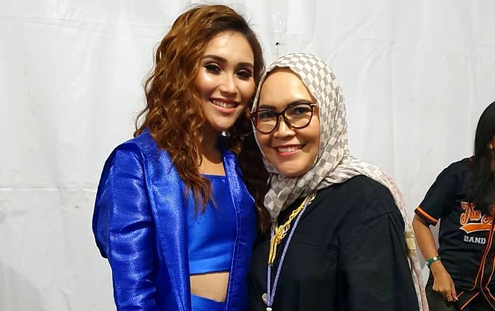 Sang Bunda Bocorkan Ayu Ting Ting Lagi Jatuh Cinta, Sama Siapa?