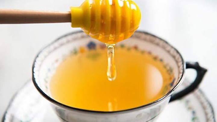 Saat Flu Menyerang, Coba Redakan Dengan Minum Air Madu hangat 
