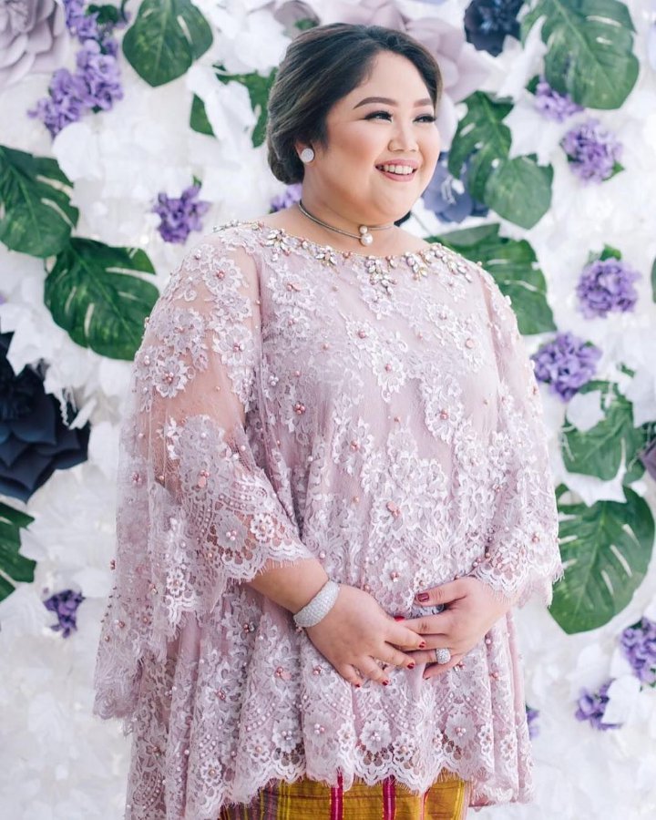 Bisa Membuatmu Terlihat Lebih Langsing, Ini 7 Tips Memilih Kebaya Untuk