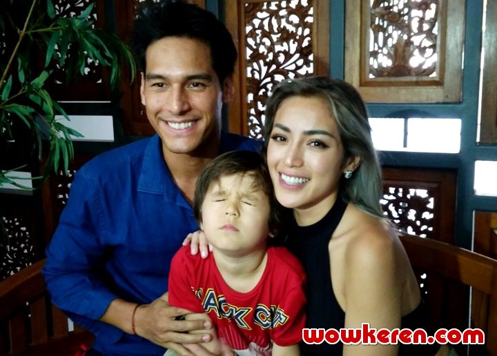  Jessica Iskandar dan Richard Kyle Juga Hadiri Opening Smile Art New