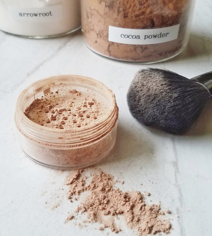 Bedak Tabur Atau Loose Powder Cocok Buat Kalian Yang Cari Bedak Yang Ringan